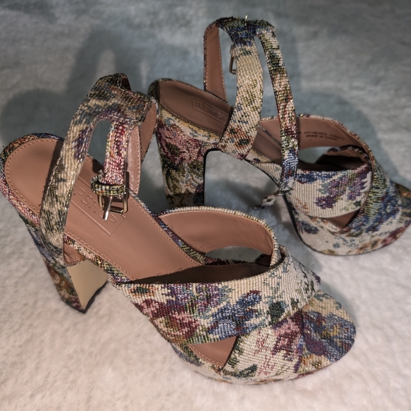 Tapestry Floral Heels - Picture 2 of 6
